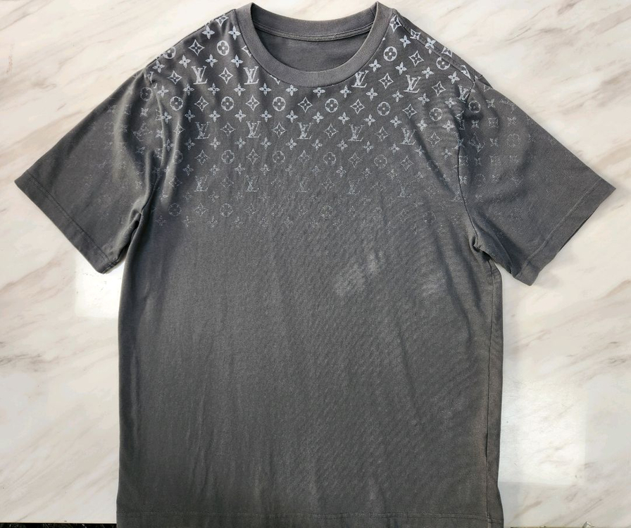 [전체글 필독 파격가] 루이비통 그라데이션 반팔 티셔츠 L 사이즈 (샤넬 구찌 프라다 펜디 에르메스 디올) 이미지