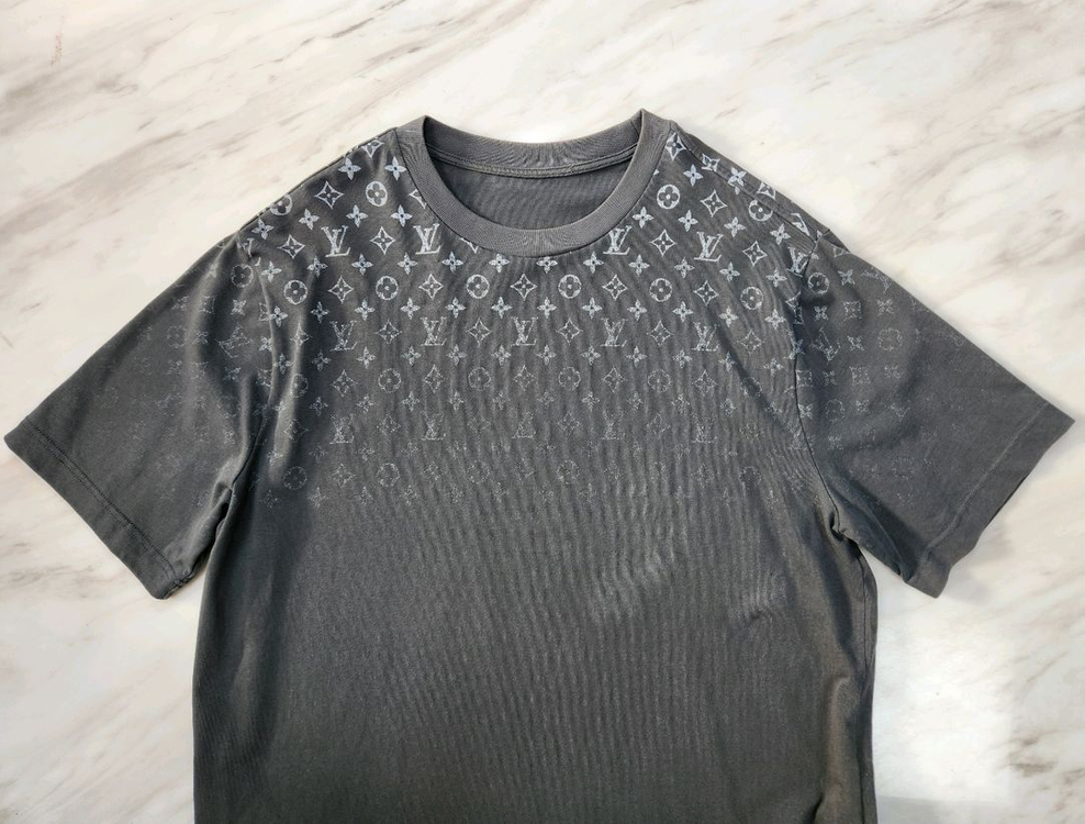 [전체글 필독 파격가] 루이비통 그라데이션 반팔 티셔츠 L 사이즈 (샤넬 구찌 프라다 펜디 에르메스 디올) 이미지
