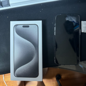 아이폰 15프로맥스 1테라 화이트 티타늄 자급제 풀박 팝니다 이미지