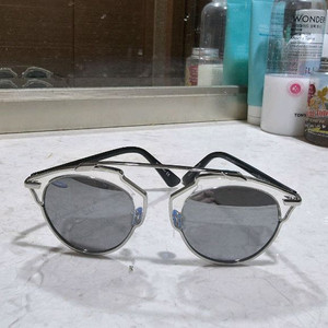 디올선글라스 소 리얼 이미지