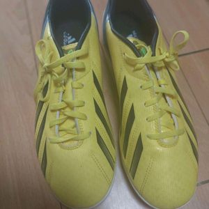 아디다스 축구화 이미지