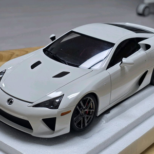 1:18 오토아트 렉서스 LFA 이미지