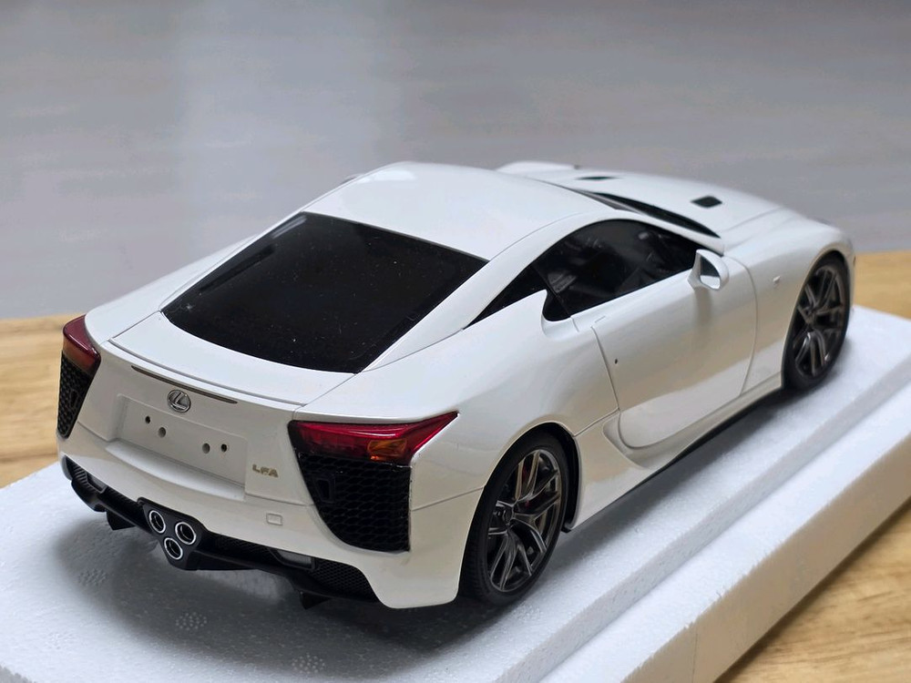 1:18 오토아트 렉서스 LFA 이미지