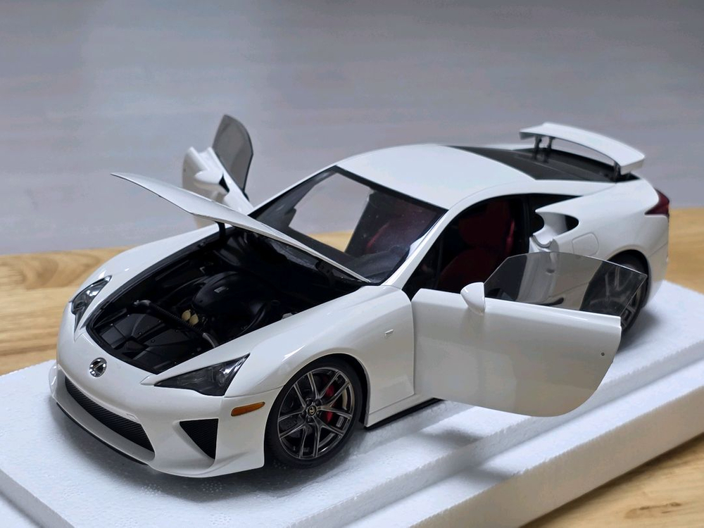 1:18 오토아트 렉서스 LFA 이미지