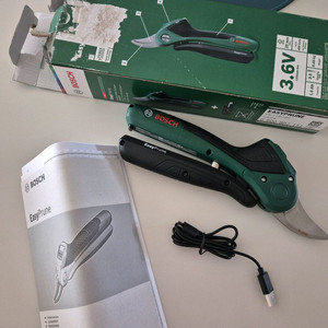 보쉬 충전용 전동가위 이미지