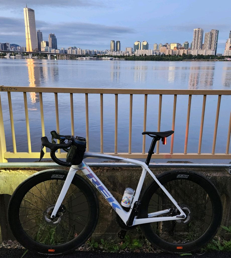 TREK 2023 에몬다 SL7 + zipp404 이미지