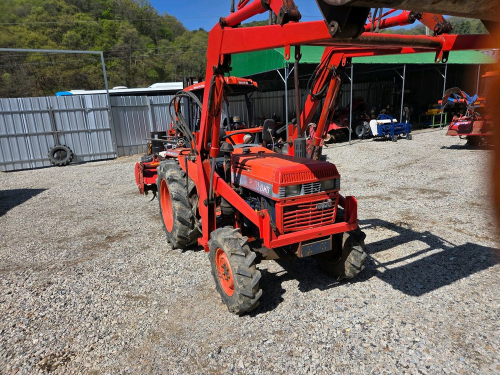 대동 트렉터 26마력소개합니다대동트랙터 L2601DT 모델입니다 이미지