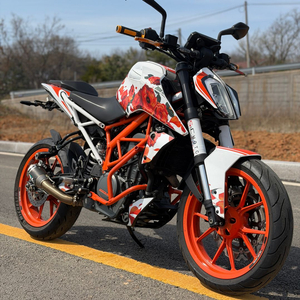 초특가)KTM 듀크390 17년2만 깔끔한튜닝 차량 저렴하게 판매합니다 이미지