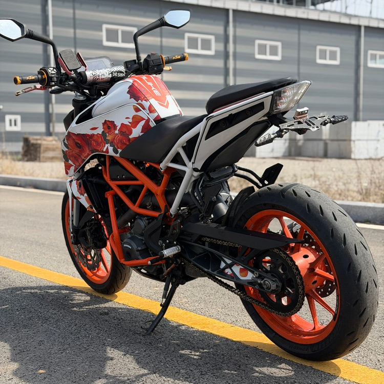 초특가)KTM 듀크390 17년2만 깔끔한튜닝 차량 저렴하게 판매합니다 이미지