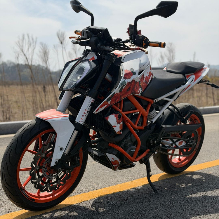 초특가)KTM 듀크390 17년2만 깔끔한튜닝 차량 저렴하게 판매합니다 이미지