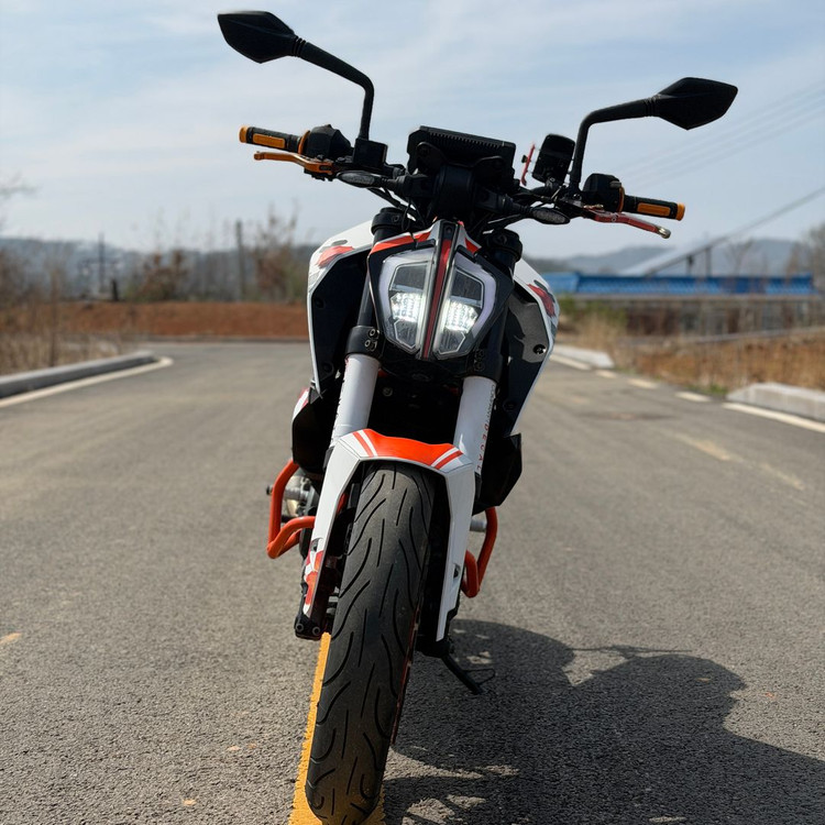 초특가)KTM 듀크390 17년2만 깔끔한튜닝 차량 저렴하게 판매합니다 이미지