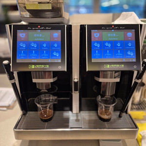 에버시스 E4카페용 커피머신 세트 이미지