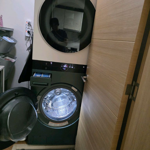 워시타워 세탁기24KG+건조기20KG 일체형 이미지