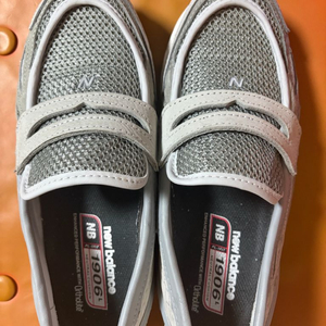 뉴발란스 1906l 로퍼 신발 250 사이즈 판매합니다 이미지