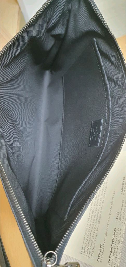 루이비통 이클립스 클러치백 새상품급 정품(영수증O)구찌프라다루이비통디올고야드샤넬셀린느보테가생로랑발렌시아가버버리가방 이미지