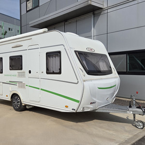 LMC 사시노 460E 카라반 / 2100만원 / 급매!! 차고지 증명X!! 컨디션 굿!! 사계절 캠핑 가능!! 이미지