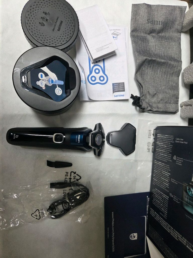 중고 필립스 5000 시리즈 전기면도기 세트 판매합니다. 이미지