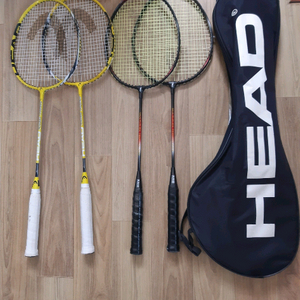 배드민턴라켓 두세트 이미지