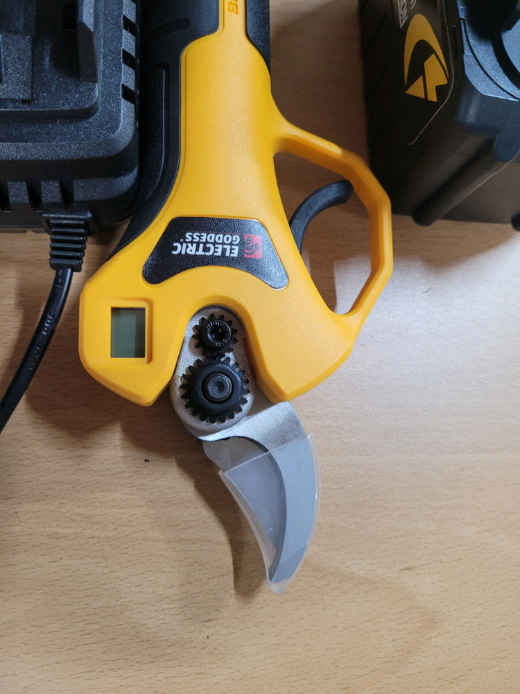 전동 전지가위 새재품 대용량 배터리 포함 이미지