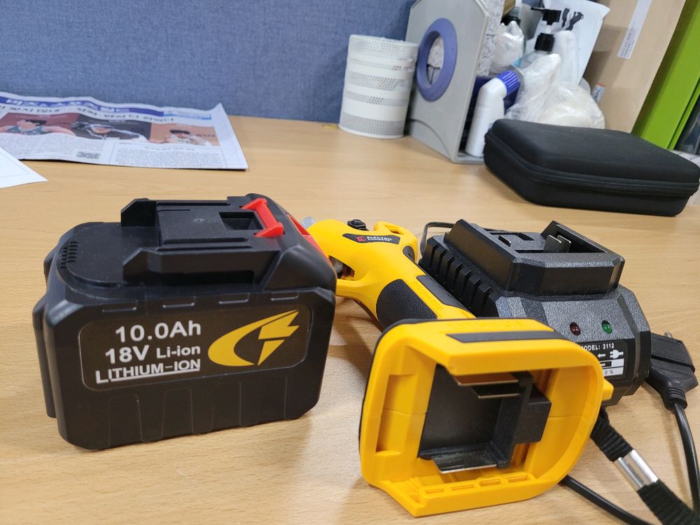 전동 전지가위 새재품 대용량 배터리 포함 이미지