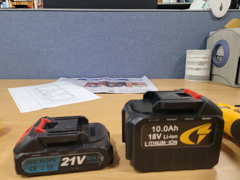 전동 전지가위 새재품 대용량 배터리 포함 이미지