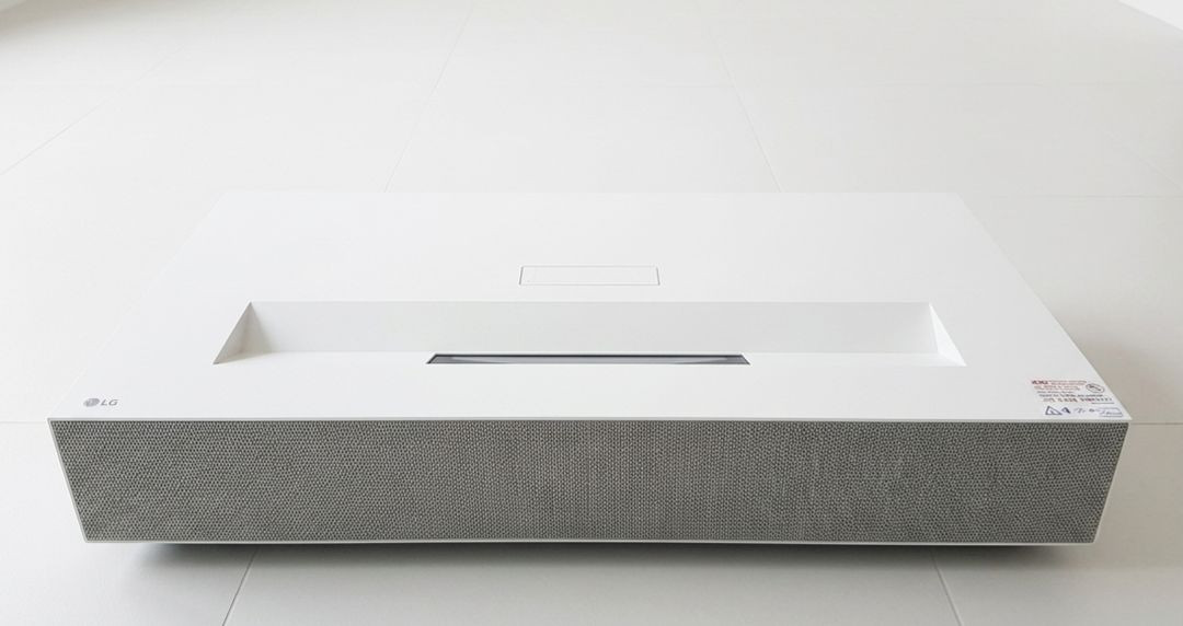 LG 시네빔 4K 초단초점 HU915QE 플래그쉽 빔프로젝터 이미지