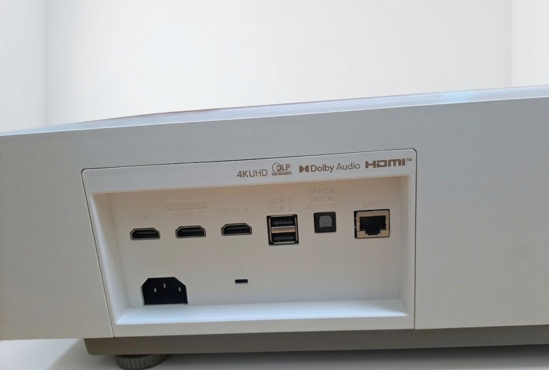 LG 시네빔 4K 초단초점 HU915QE 플래그쉽 빔프로젝터 이미지