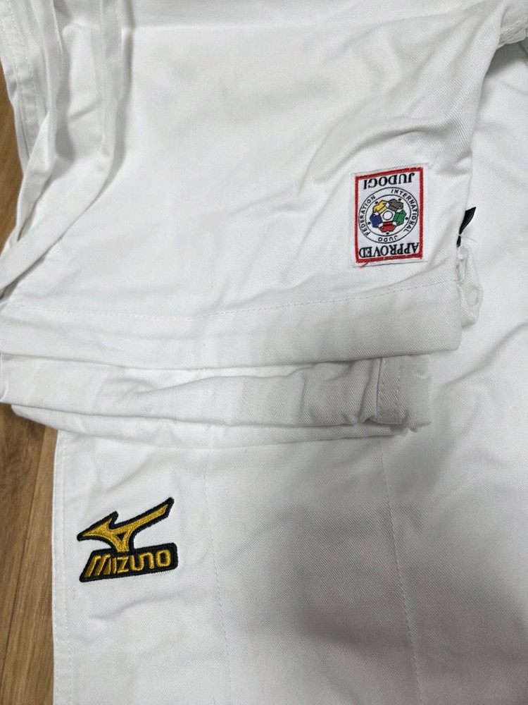 미즈노 국제공인 선수용 유도복 165~170 2사이즈 이미지