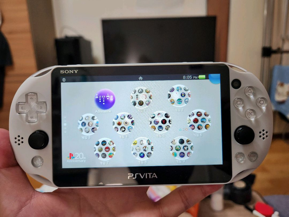 PSVITA 2세대 글레이셔 화이트 512GB 이미지