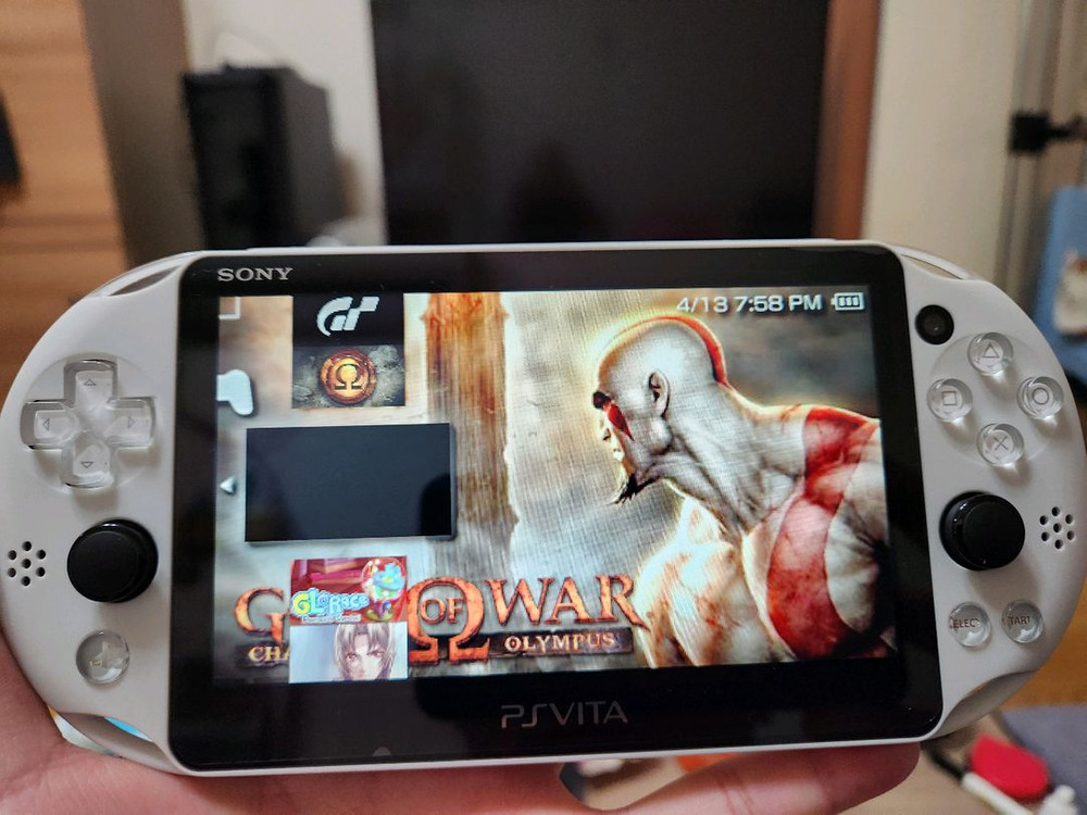 PSVITA 2세대 글레이셔 화이트 512GB 이미지