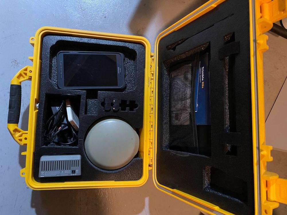 트림블 TRIMBLE R8s GPS 측량기 이미지