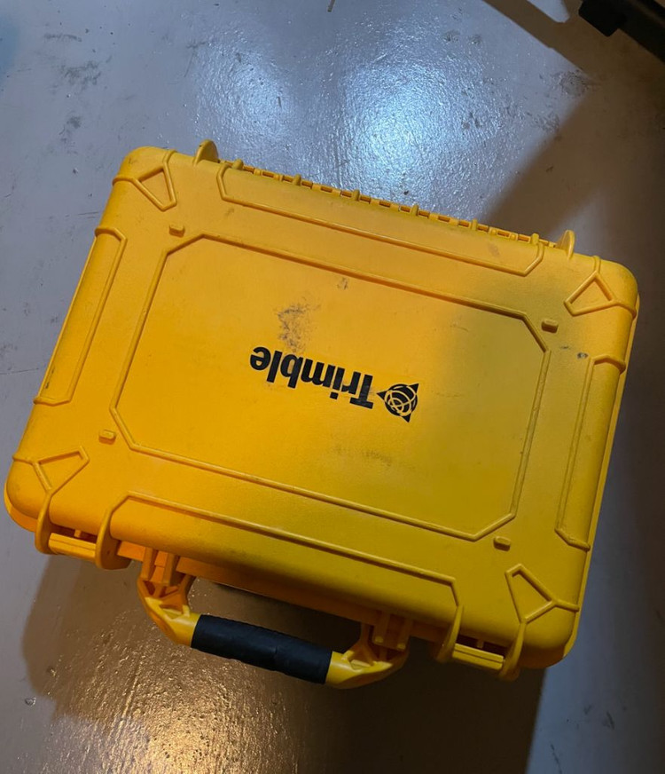 트림블 TRIMBLE R8s GPS 측량기 이미지