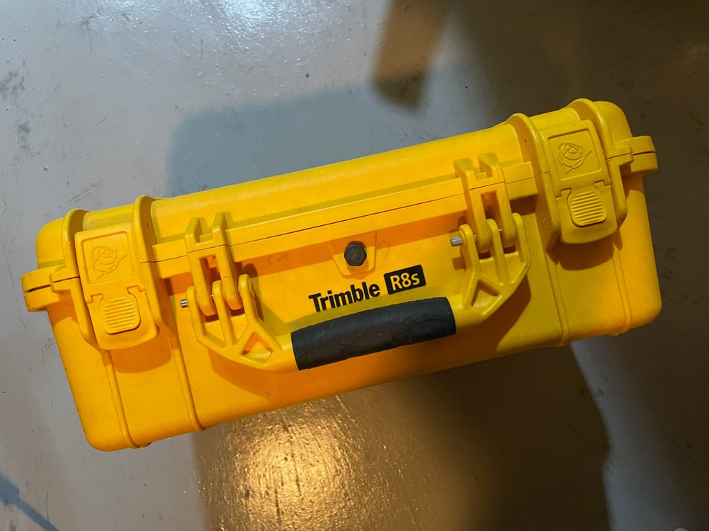 트림블 TRIMBLE R8s GPS 측량기 이미지