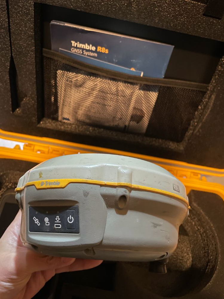 트림블 TRIMBLE R8s GPS 측량기 이미지