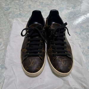 루이비통 모노그램 스니커즈 이미지
