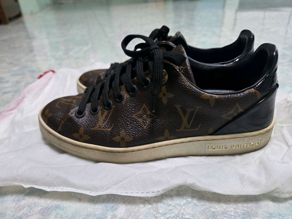 루이비통 모노그램 스니커즈 이미지