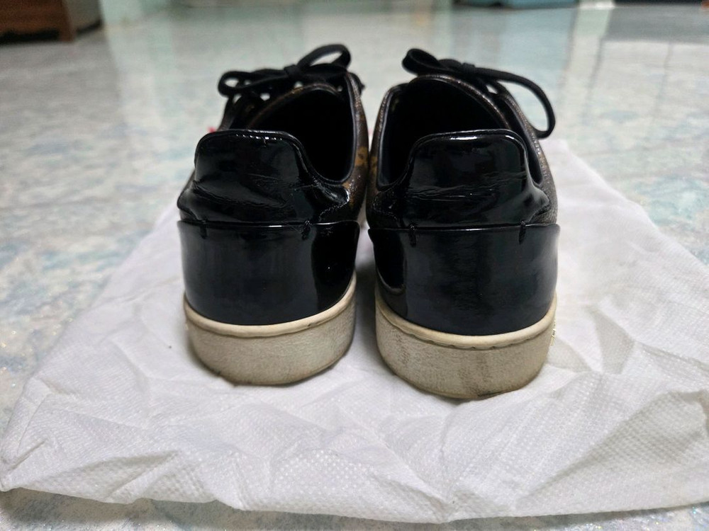 루이비통 모노그램 스니커즈 이미지