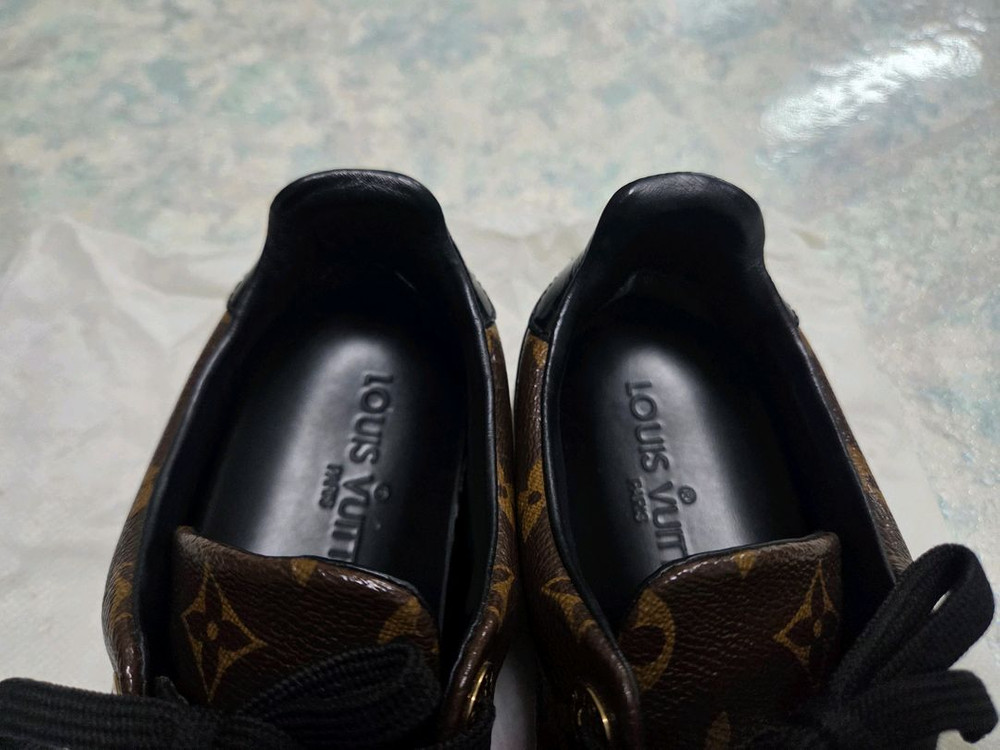 루이비통 모노그램 스니커즈 이미지