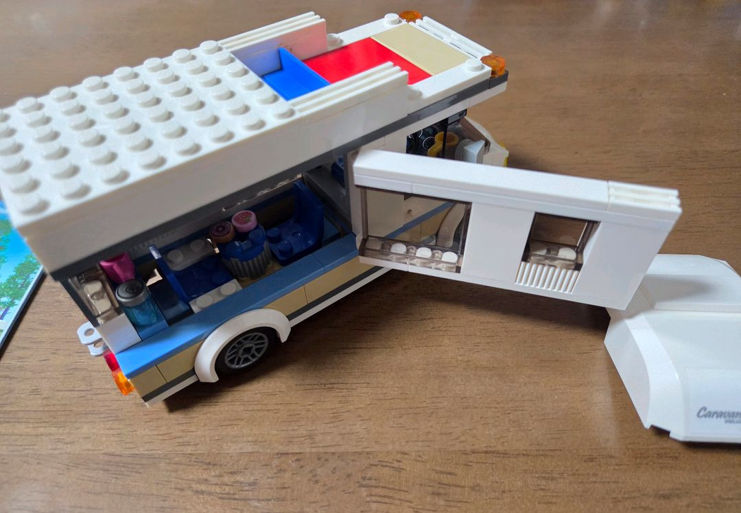 레고 시티 60283 캠핑카 이미지