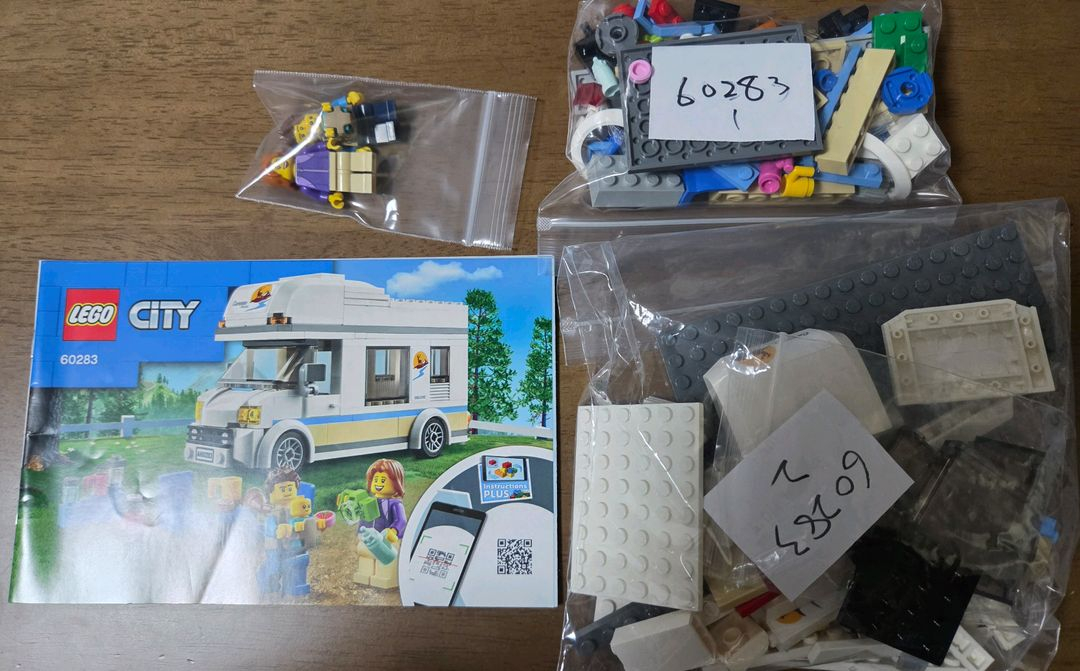레고 시티 60283 캠핑카 이미지