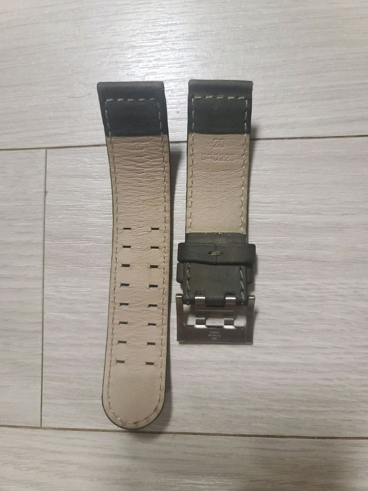 해밀턴 카키 티타늄 검정(38mm) 이미지