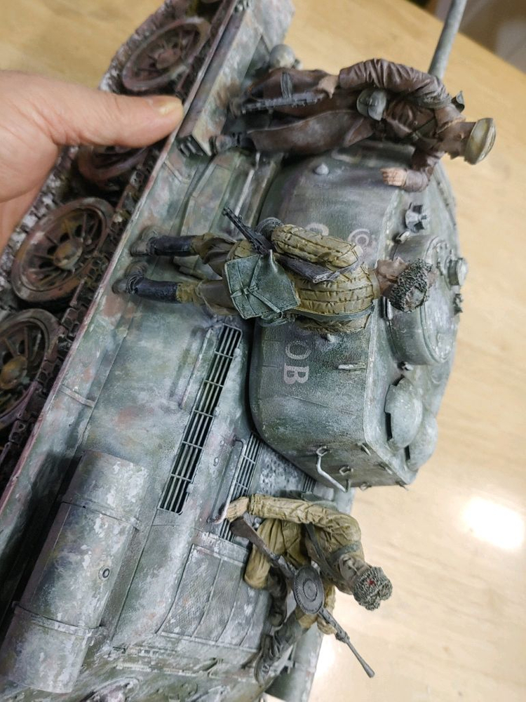 *각종교신가능*밀리터리프라모델(대형1/16전시용)한국전/2WW러시아T34/85정밀도색작~바람에언덕에서 이미지