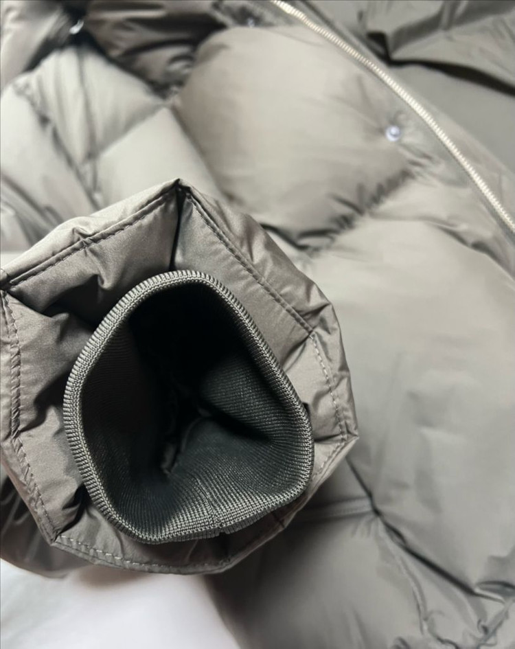 [새상품] S) 벨리에 크로스 라인 후디드 구스 다운 패딩 올리브 이미지