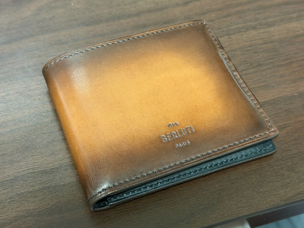 벨루티 반지갑 마코레 슬림 레더 지갑 이미지