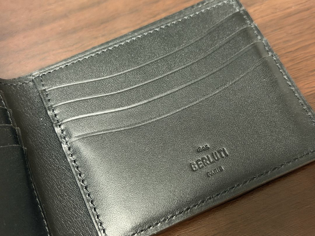 벨루티 반지갑 마코레 슬림 레더 지갑 이미지