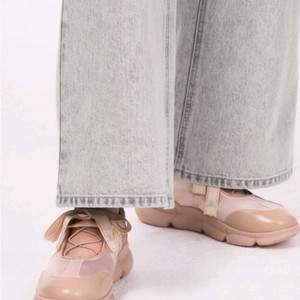 한섬 랑방 플뢰르 스니커즈 250 이미지