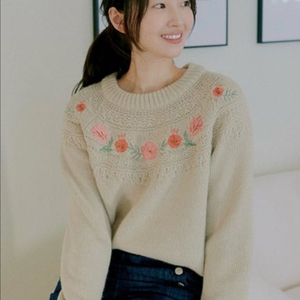 류이서,한선화착용:)보카바카 플라워 자수 니트-베이지 이미지