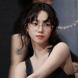 에스파 카리나 무테 안경 대만 팬미팅 연예인 선글라스 미우미우 프라다 크롬하츠 이미지