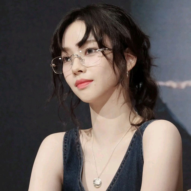 에스파 카리나 무테 안경 대만 팬미팅 연예인 선글라스 미우미우 프라다 크롬하츠 이미지