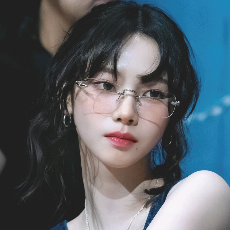 에스파 카리나 무테 안경 대만 팬미팅 연예인 선글라스 미우미우 프라다 크롬하츠 이미지